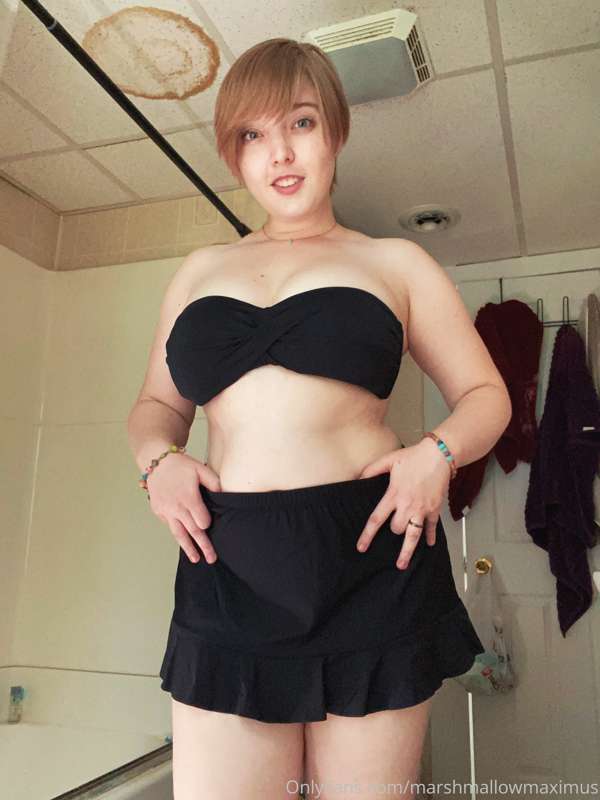 New swimsuit 🤩 gonna be doing lots of swimming in the future..