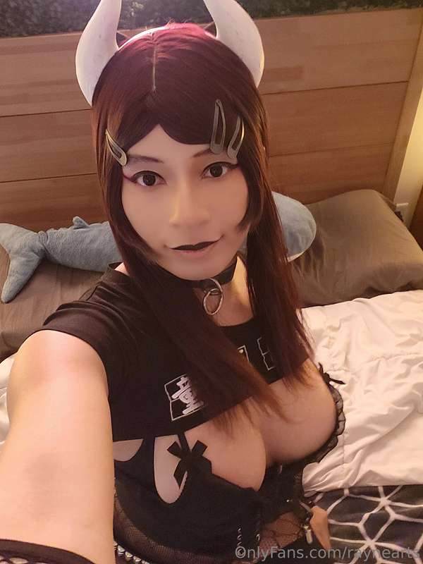 Rate my horns 1–10. Be honest...but be nice. I bite 😌