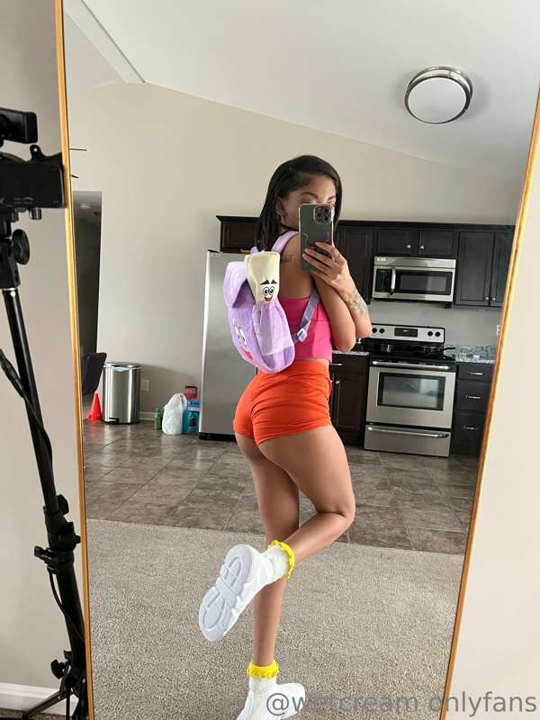 doraaaaa the explorer 💛 who want public content ( had to p i.. 11