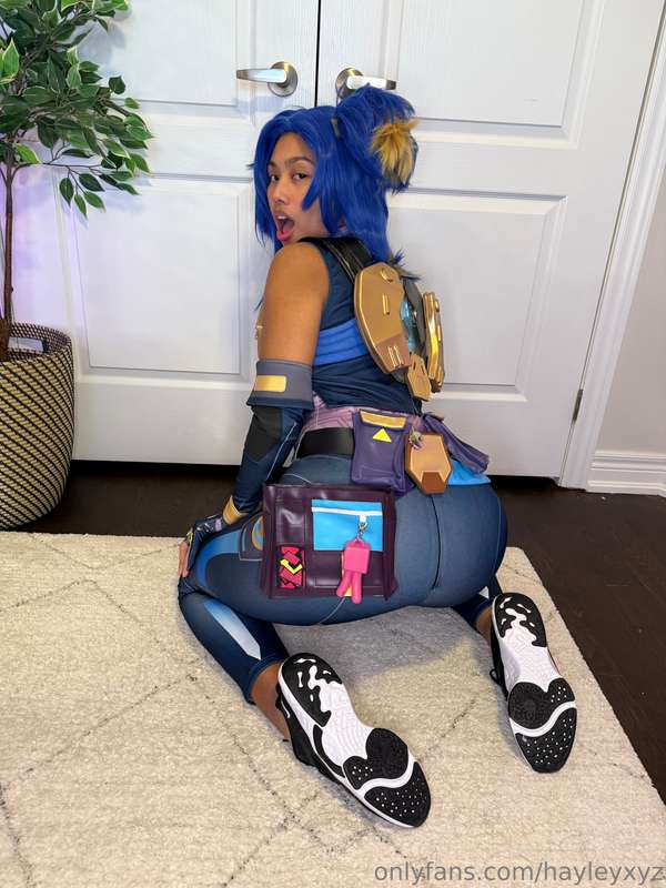 (Album + VIdeo) Neon from Valorant Cosplay! Showing off this.. 6