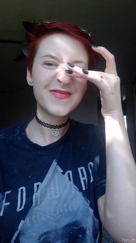 Goofy pics of me doing my makeup because why not