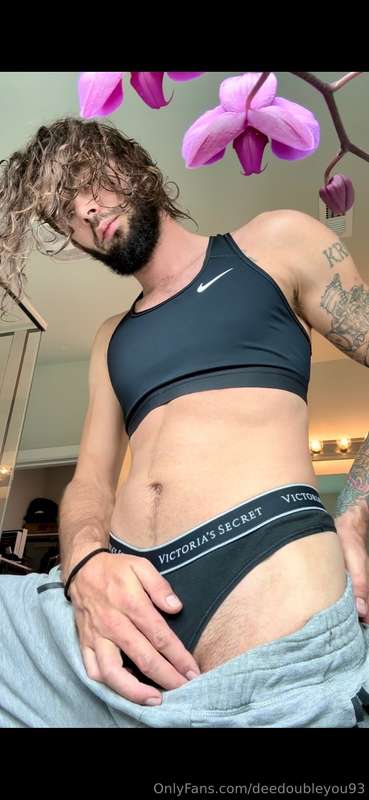 Best part about being married is sharing eachothers clothes .. 4