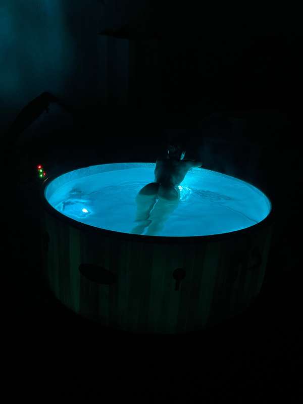 Winter nights in the hot tub ❄️ 2