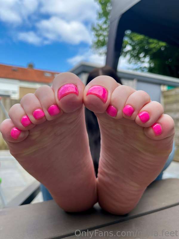 Who is loving this pink just as much as me?!😏💖 4