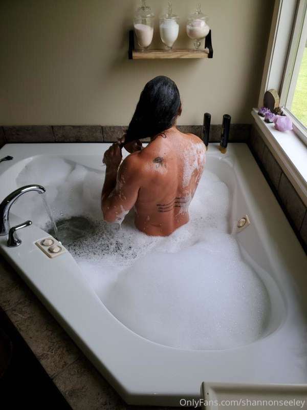 Who wants to join? A little R and R on my 28th Birthday 🎂 1