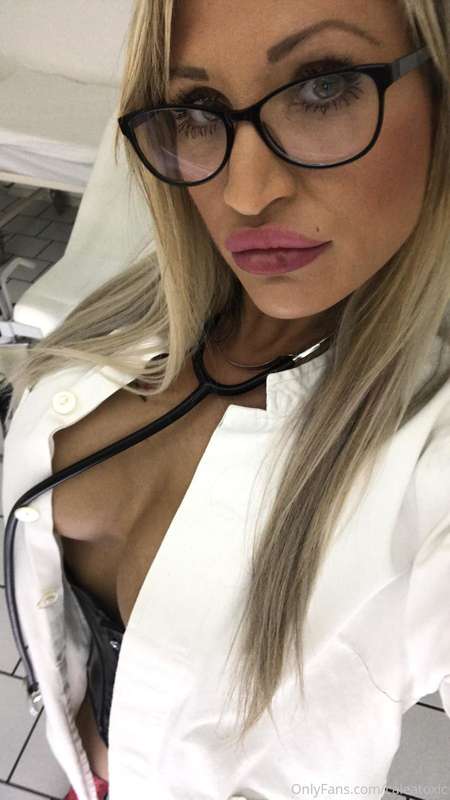 Today Doctor Toxic has some examinations! Time for the docto.. 3