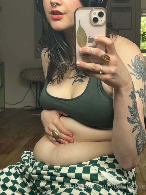 why HELLO stretch marks :0