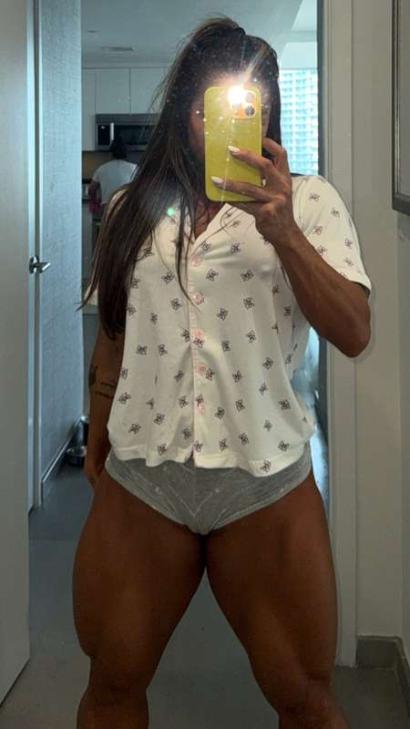 Morning 🐱💋 wanna taste? 👅