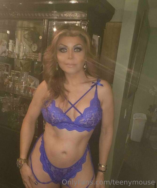 Subscribe to see this legendary porn @tsjohannab1 star with ..