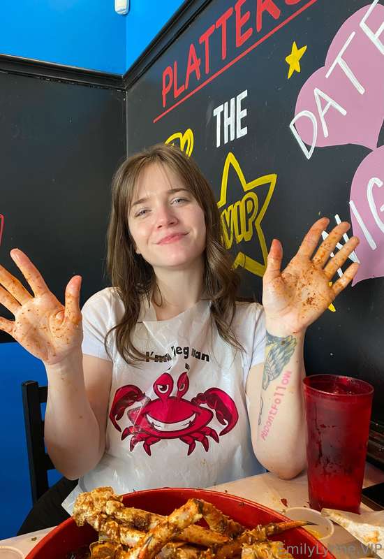 🦀🧈🧄 my sister keeps talking about getting crab pot and it's ..