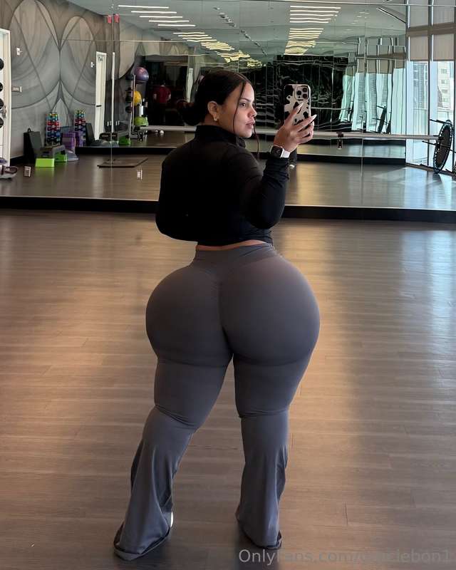 Would you be able to focus if we work out together?? 😈