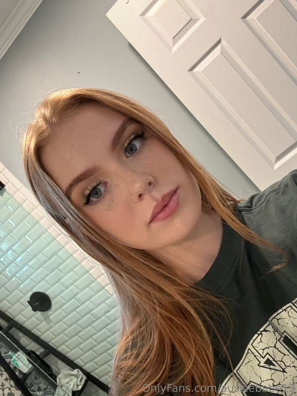 Taking my dildo deep for you daddy🥺💖