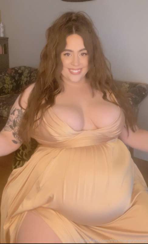 I felt SO hot and *H U G E* in this dress!!!!! I took so man.. 21