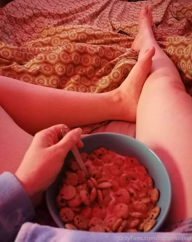 Cookie crisp for dinner heck yessss. Kinda want something el..