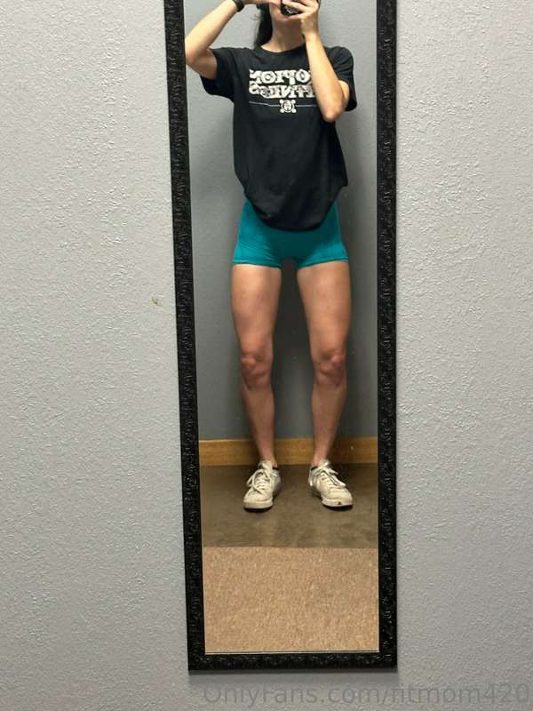 glutes glutes glutes 🫐 never missing leg day 🤪 3