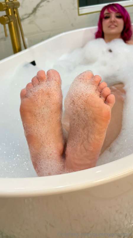 Good morning pervs! 😘 You know, I’ve never given a soapy foo.. 8