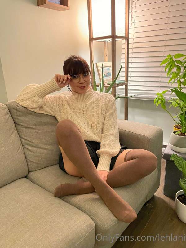 Knee high socks, so cute 🥺 5