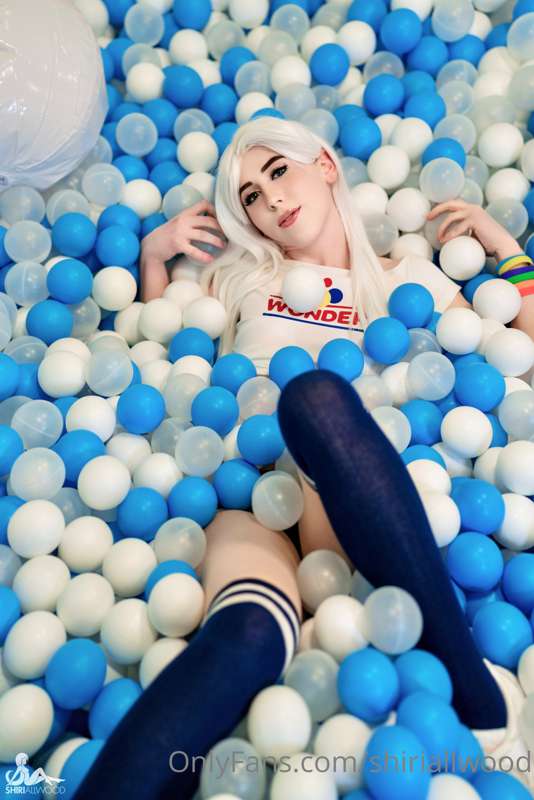 Can I play with your balls instead?😈🍆