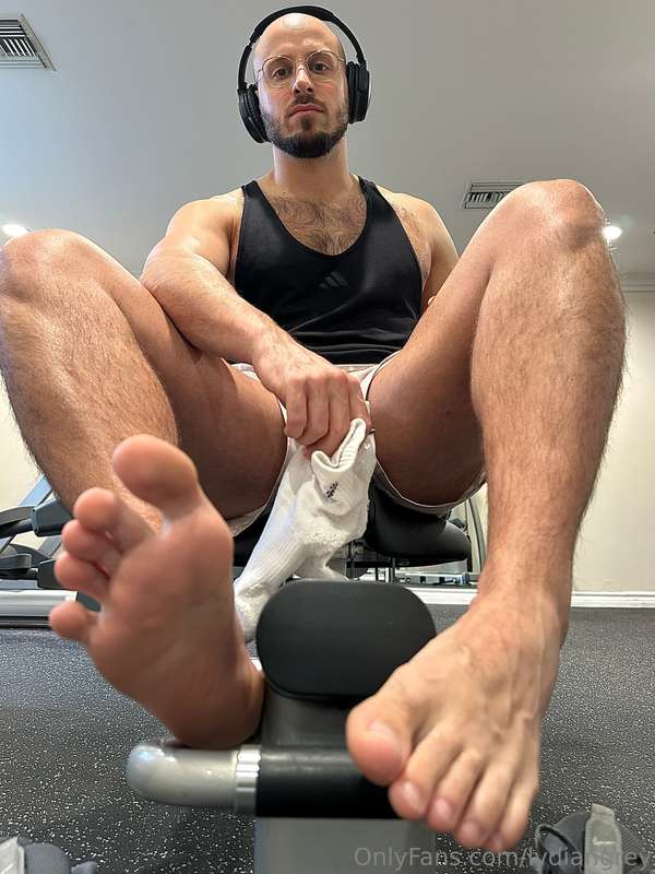 Fun fact, quickest way to cool off is to expose feet … 👟 🧦 🦶..