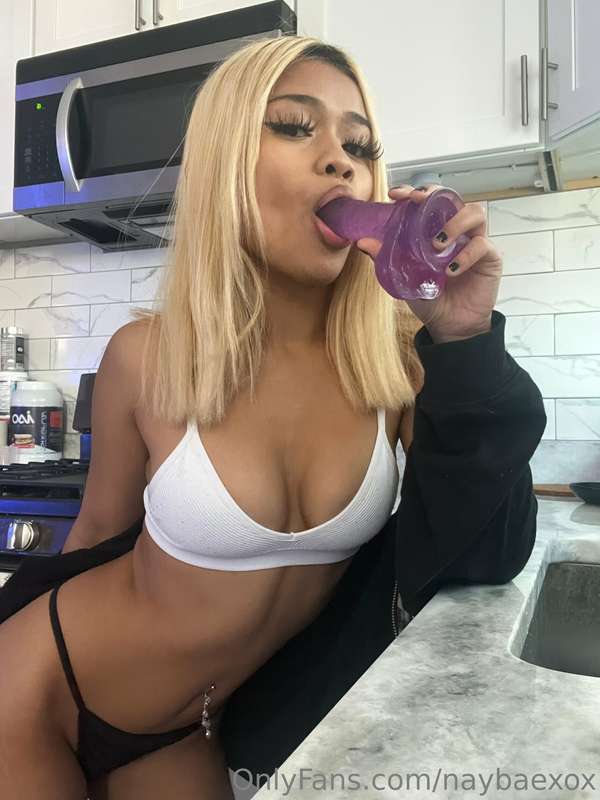 just me being naughty in the kitchen🙈 3