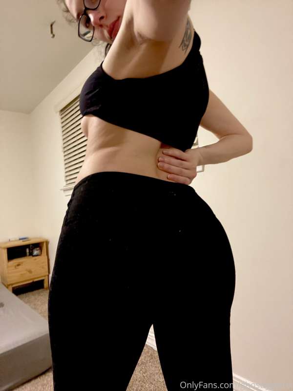 I look good in black 2