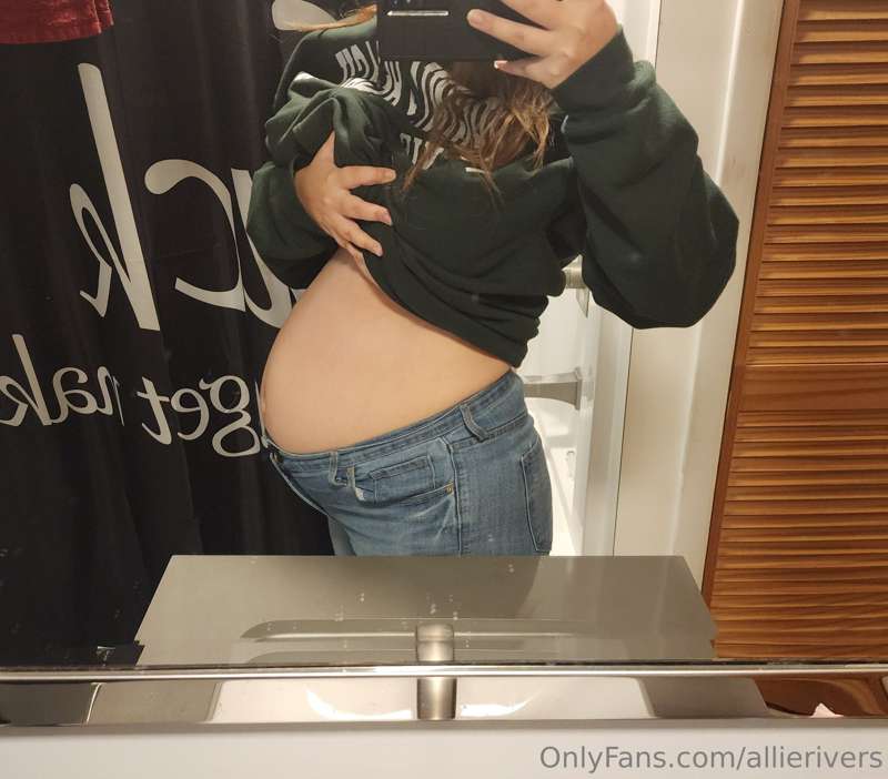 THIRD TRIMESTER!!! Officially 28 weeks 🙂