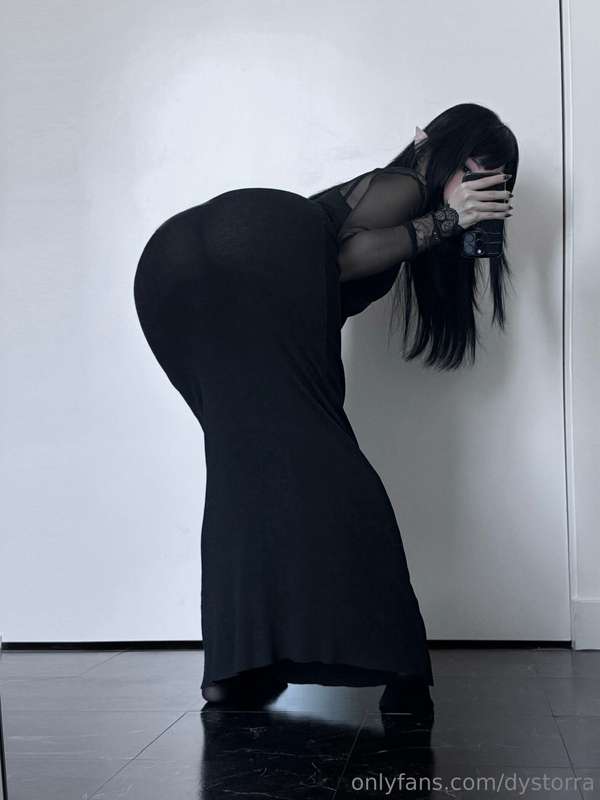 I think this dress is see through can you check for me? 3