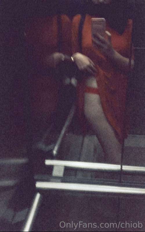 Love in an elevator ❤️‍🔥