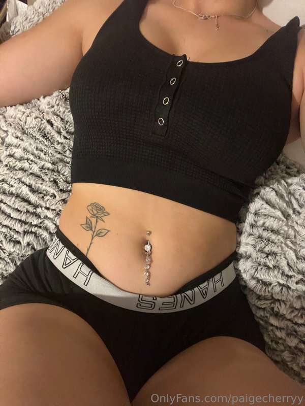 This outfit is begging to be torn off🙈