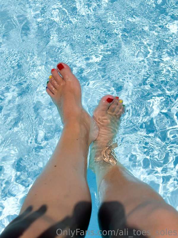 Do I like to splash in the pool for attention? Well did it w.. 3