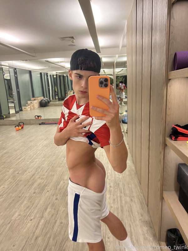 Romeo_Twink - Onlyfans - 01 Dec, 2021 1