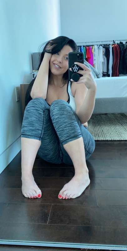 GALLERY: You see me taking selfies at the gym like this. WYD.. 9