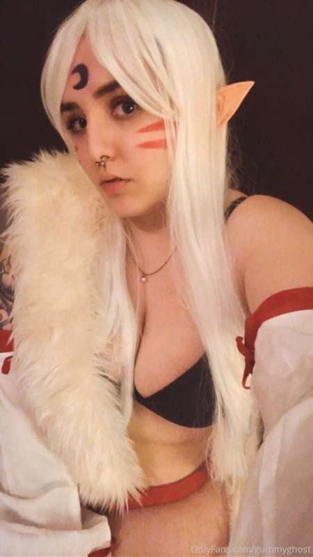 Lady Sesshomaru 💖 here’s a sexy genderbent cosplay from Inuy.. 24