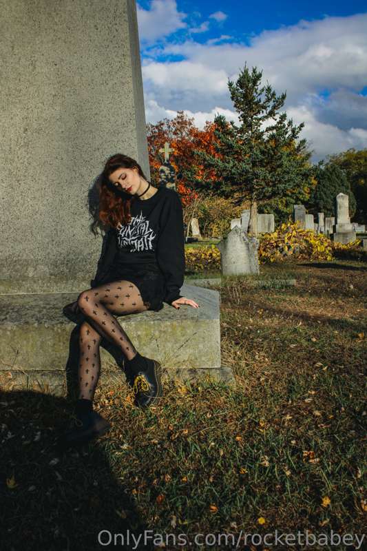 pov: ur goth gf takes you on a date 4