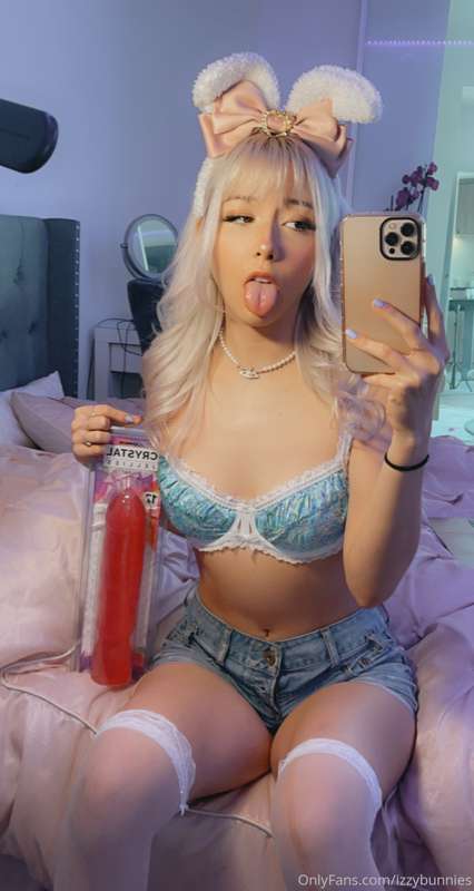 send me a video if u cum to this post😻 swipe right for moree..