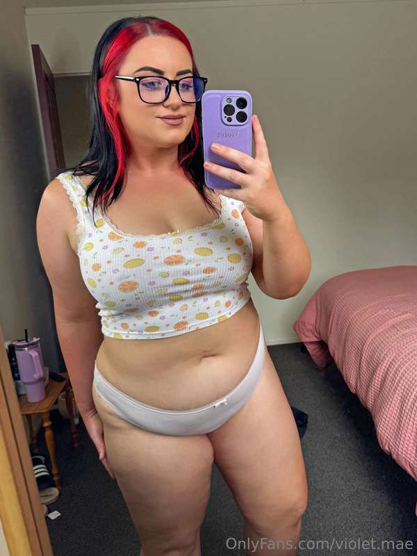 Violet.Mae - Onlyfans - 28 Nov, 2024 1