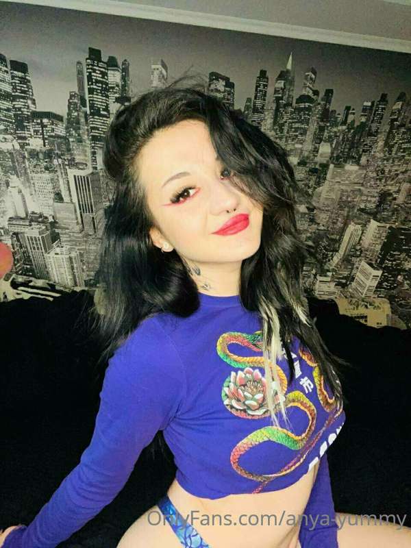 those red lips want to be on your body..How long would my fi..