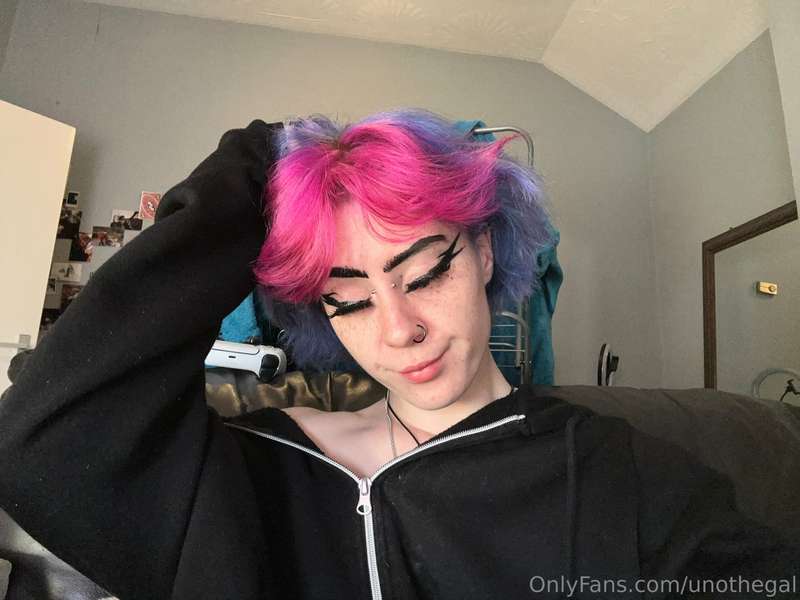 Oops 😅 I spontaneously dyed my hair last night! What do you ..