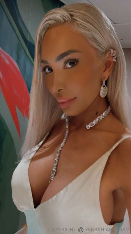 Shine bright like the diamond I am. ✨ Would you spoil this g.. 1