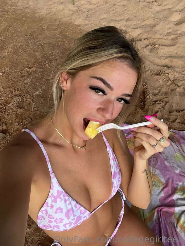 Want a snack?? 😉👅 My legs are spread 😏