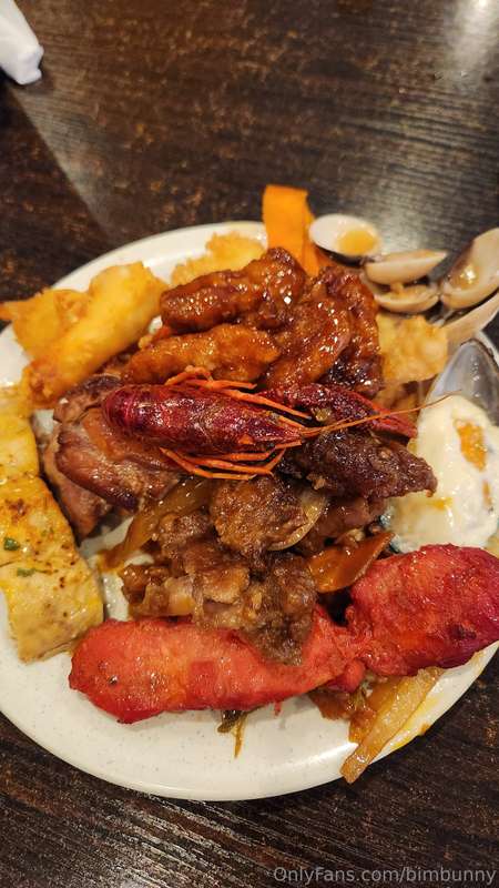 I went to an ayce buffet yesterday and cleared 7 plates in t.. 5