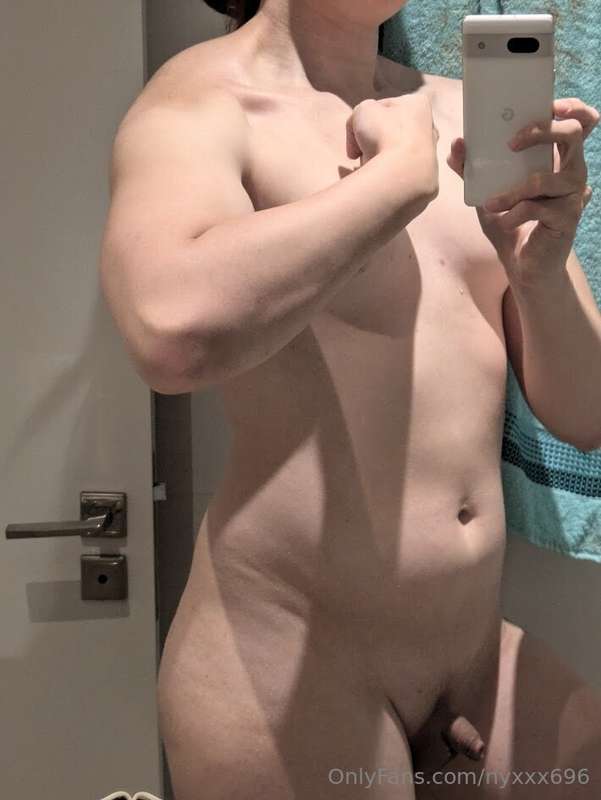 did you know I work out a lot LOL 👉👈 3