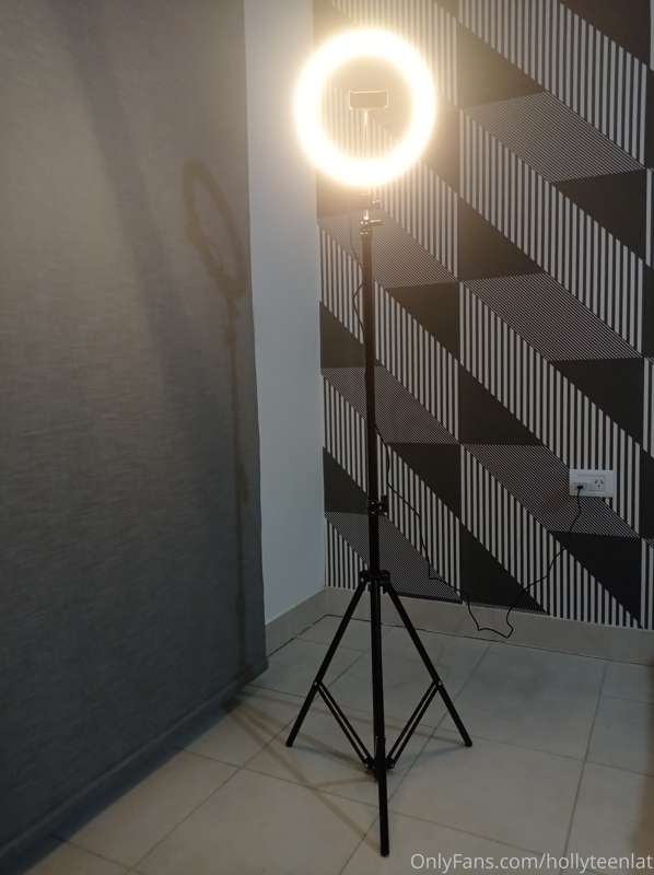 Finally we have a led ring and a tripod. I wanted to thank y.. 2