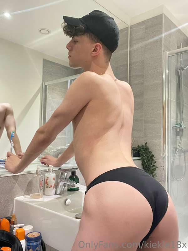 😚😚😚 If you scroll to the video of me jiggling my cheeks and .. 13