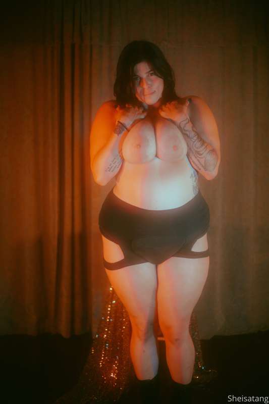 Glamour shots. Don't I look beautiful? I have been busy find.. 17