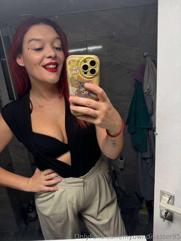 Estoy con los días de la mujer🥲 por eso no publico nada🥺. Po.. 3