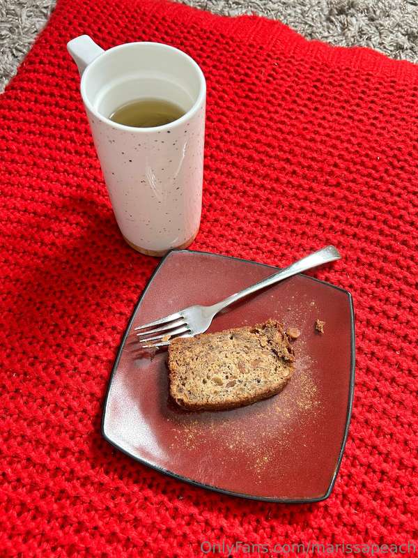 Banana bread with frozen bananas is a gamer changer 🍌