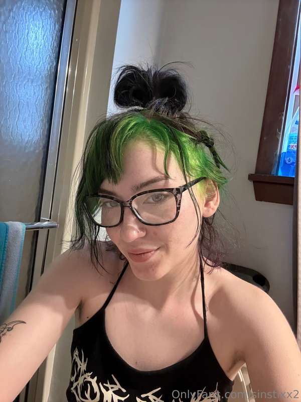 I want to get your cock hard baby, sext me 😛