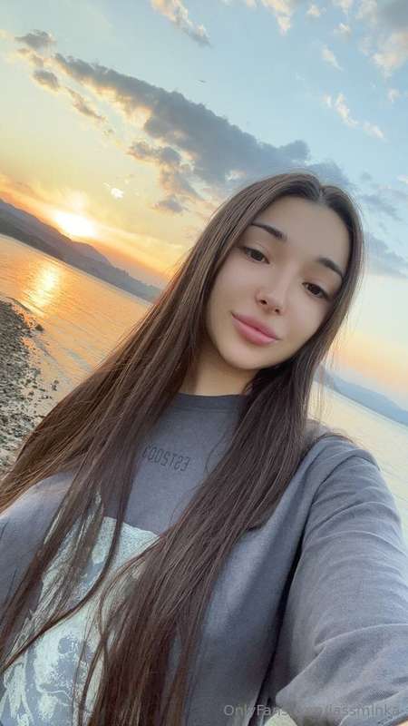 Did you miss me? 💋 I'm back with new hot videos and photos t..