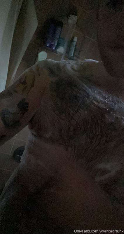 Who doesn’t like soapy tiddy pics